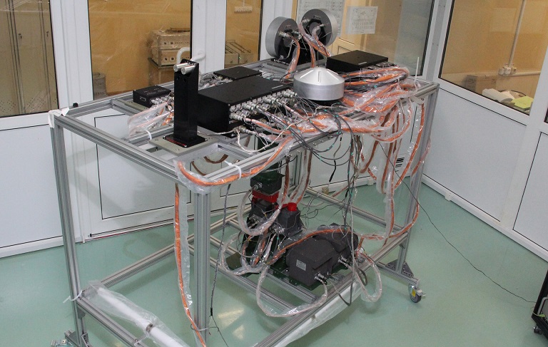 Spacecraft orientation and stabilization system